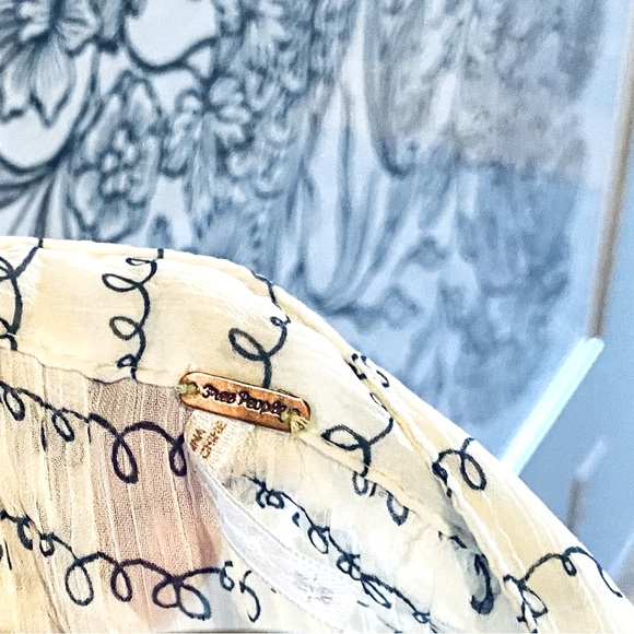 Free People sheer cream blouse w Navy pattern - Picture 5 of 10